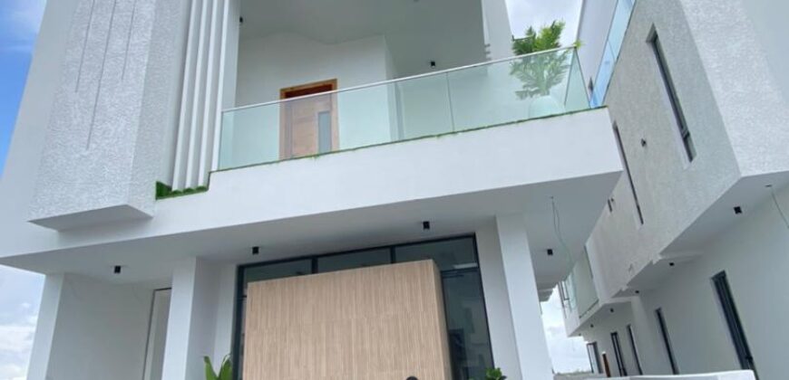 5Bedrooms Fully Detached Duplex with BQ