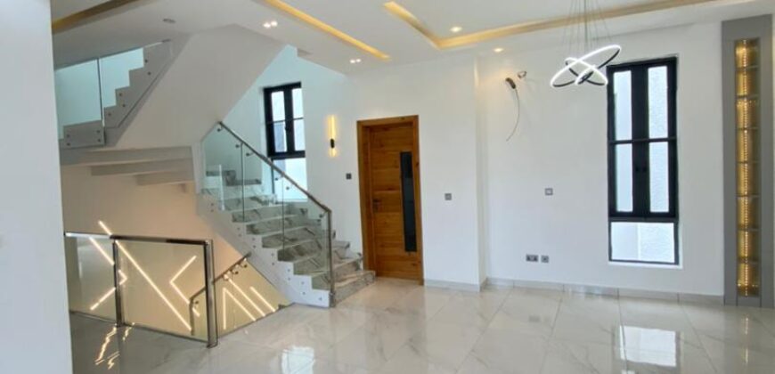 5Bedrooms Fully Detached Duplex with BQ