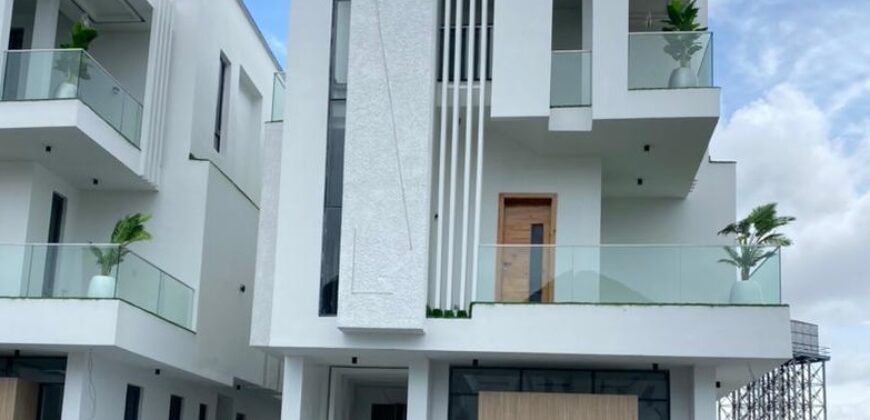 5Bedrooms Fully Detached Duplex with BQ