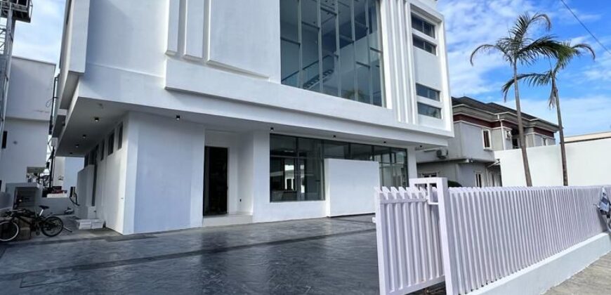 5-Bedroom Lekki Detached Luxurious Duplex with Swimming Pool, Gym & Cinema + BQ