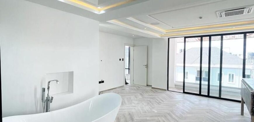 5 Bedrooms Lekki Detached Luxurious Duplex with Swimming Pool, Gym & Cinema